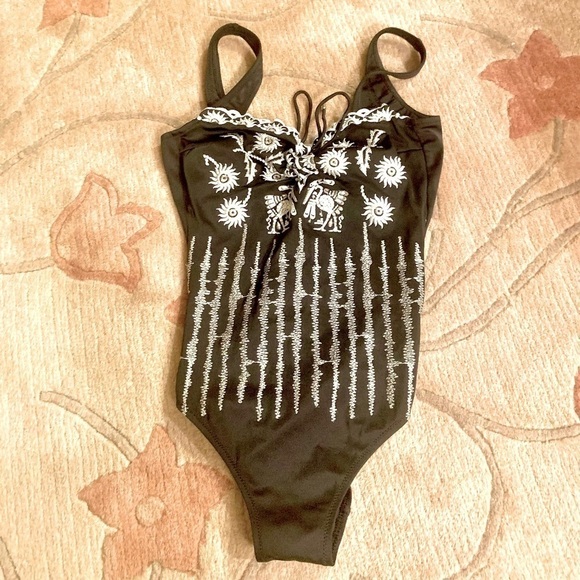 Gottex Embroidered Swimsuit,Unique Design, 6 - Picture 3 of 9
